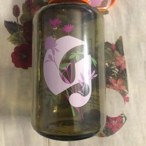 glossier seattle water bottle!